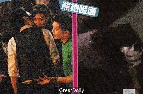 昔日花旦,亞洲小姐!卻被富豪正室當場抓猴,還扒光衣服當街暴打!為生活給人摸,如今過著心酸的生活!