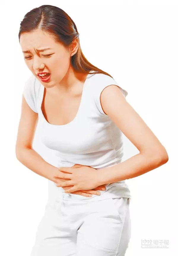 經痛+胃痛搭捷運!女學生「被阿伯逼讓座」還得意嗆:最好快統一 她「霸氣出招」讓阿伯臉垮閉嘴