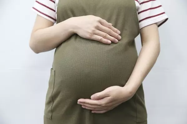 經痛+胃痛搭捷運!女學生「被阿伯逼讓座」還得意嗆:最好快統一 她「霸氣出招」讓阿伯臉垮閉嘴