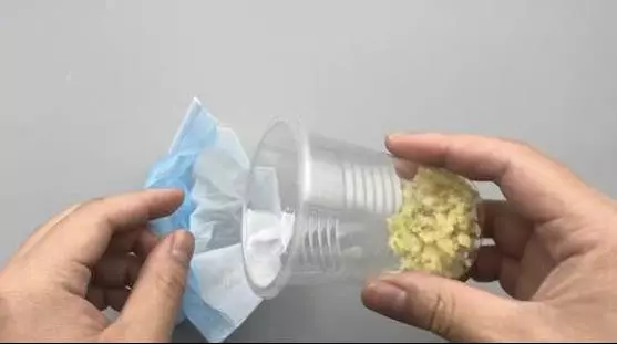 風油精滴生薑上,作用好厲害,解決男女人困擾的難題,一年省下好幾百