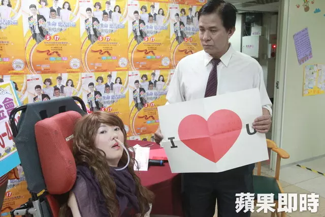 手牽一輩子!愛妻「倒下成植物人」他不離不棄 在結婚25週年這天「實現心願」眾人淚崩