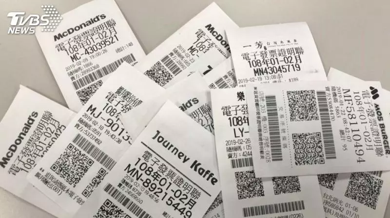 史上首例!她發票中獎「PO臉書炫耀」直呼好幸運 2小時後「獎金全飛了」警察都傻眼