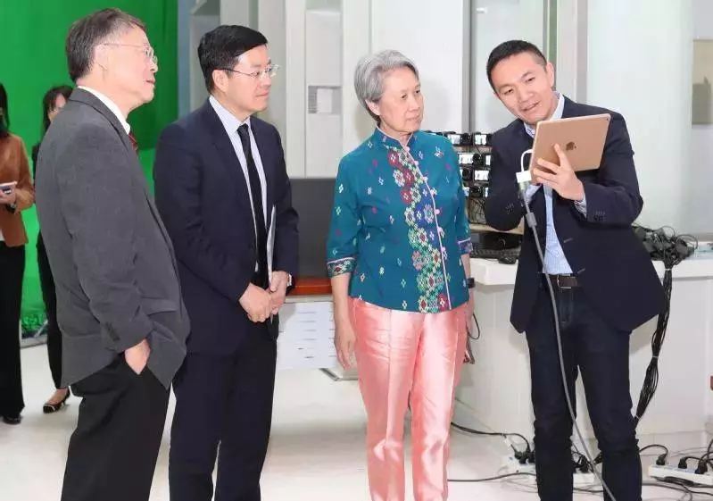 新加坡總理夫人去北京被質疑「穿著過於樸素」,那是你不懂她不施粉黛背後的自信!