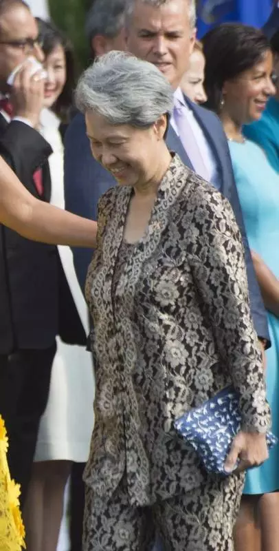 新加坡總理夫人去北京被質疑「穿著過於樸素」,那是你不懂她不施粉黛背後的自信!