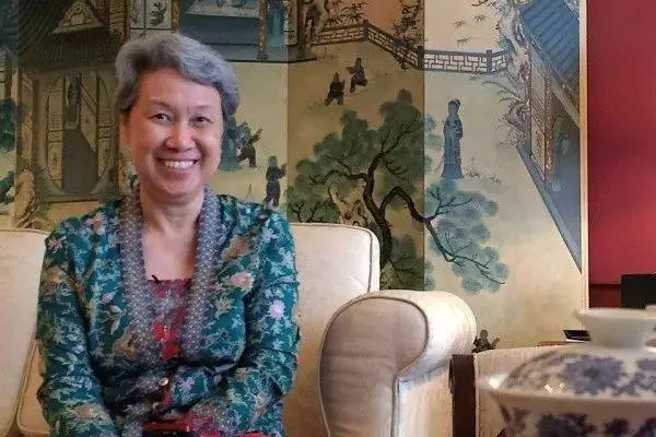 新加坡總理夫人去北京被質疑「穿著過於樸素」,那是你不懂她不施粉黛背後的自信!