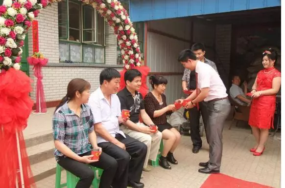 我患病老公放棄治療,小妹傾家蕩產救我,她女兒結婚我陪嫁一套房子