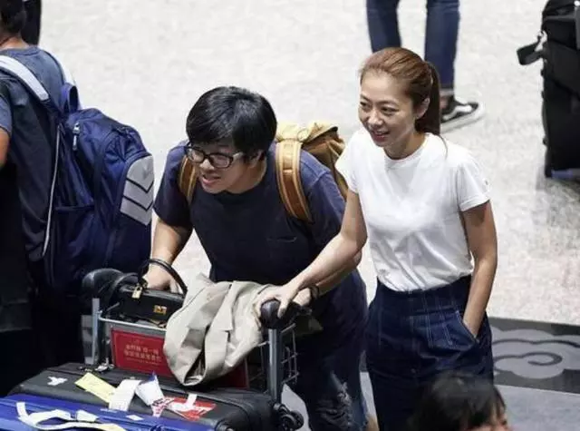 相戀18年如今毅然分手!這位爆紅天后歌手44歲宣布回歸單身!