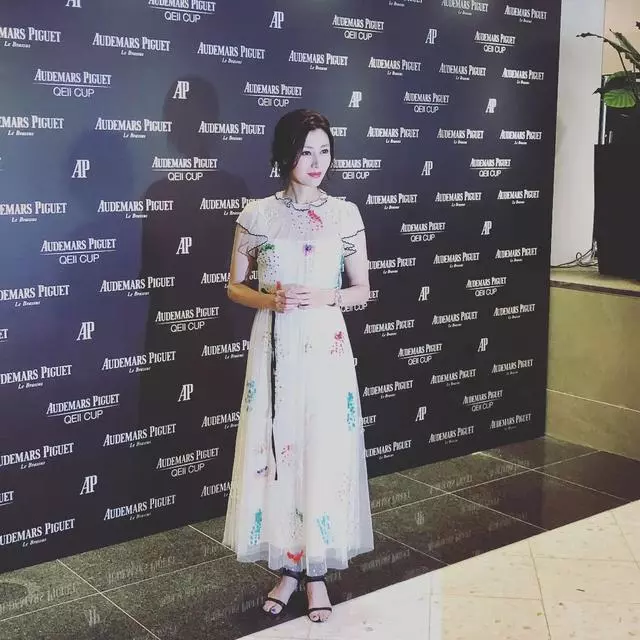 年近五十,最美港姐李嘉欣因為胖上熱搜,網友直呼:「胖得漂亮!」:無論胖與瘦,都是每個階段應有的模樣
