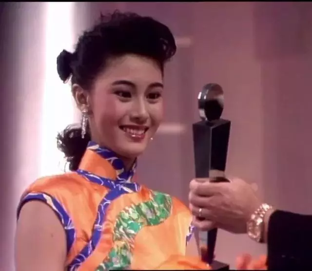 年近五十,最美港姐李嘉欣因為胖上熱搜,網友直呼:「胖得漂亮!」:無論胖與瘦,都是每個階段應有的模樣
