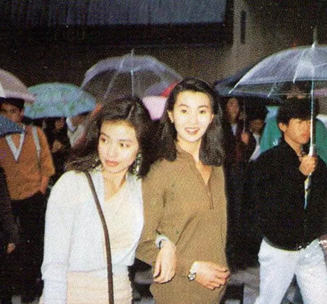 年近五十,最美港姐李嘉欣因為胖上熱搜,網友直呼:「胖得漂亮!」:無論胖與瘦,都是每個階段應有的模樣