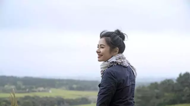 年近五十,最美港姐李嘉欣因為胖上熱搜,網友直呼:「胖得漂亮!」:無論胖與瘦,都是每個階段應有的模樣