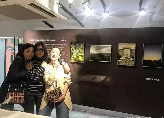 年近五十,最美港姐李嘉欣因為胖上熱搜,網友直呼:「胖得漂亮!」:無論胖與瘦,都是每個階段應有的模樣