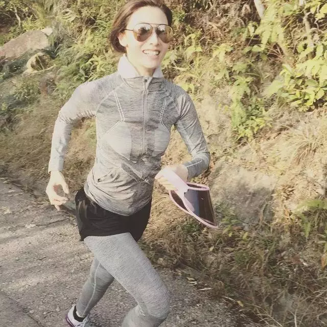 年近五十,最美港姐李嘉欣因為胖上熱搜,網友直呼:「胖得漂亮!」:無論胖與瘦,都是每個階段應有的模樣