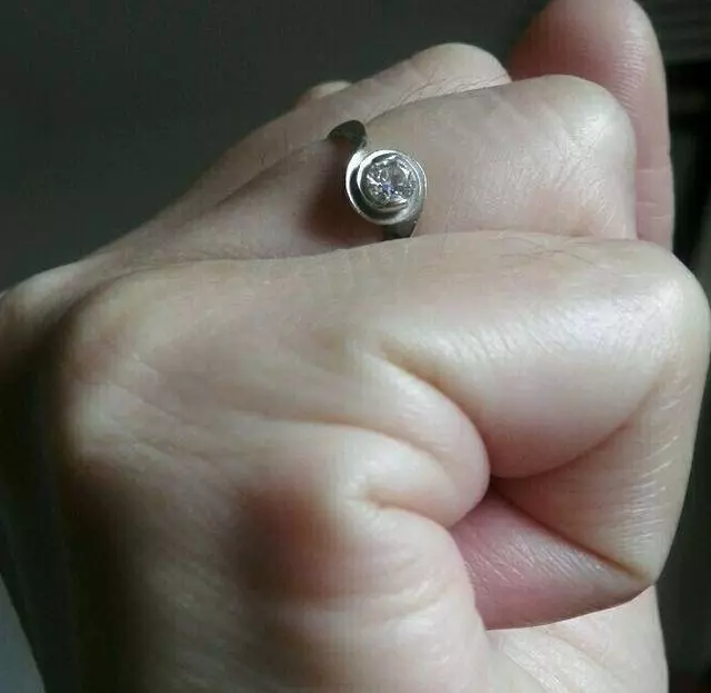測試:伸出你的手,右手的側面有幾條線,看出你的婚姻和命運