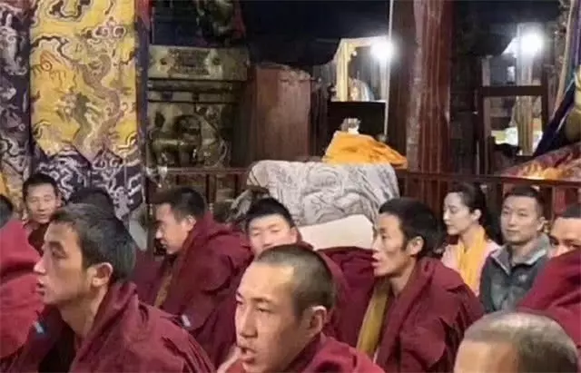 【范冰冰嚴重病倒】西藏做公益卻噴一地鼻血!臉腫3圈吊點滴,憔悴模樣黑粉都罵不下去了!