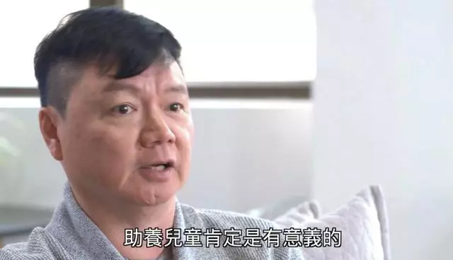 妻子子宮長了巨型腫瘤花光百萬積蓄,前TVB金牌藝人艾威寧轉行補鞋也不回巢,收入微薄仍助養28位兒童!