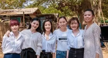 大S公開曝阿雅打肉毒桿菌,阿雅怒氣回懟,網友:一個臉歪一個臉僵!