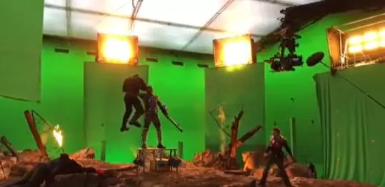 鋼鐵俠Po出另外一個結局!? 本來Captain America會被Thanos掐死!
