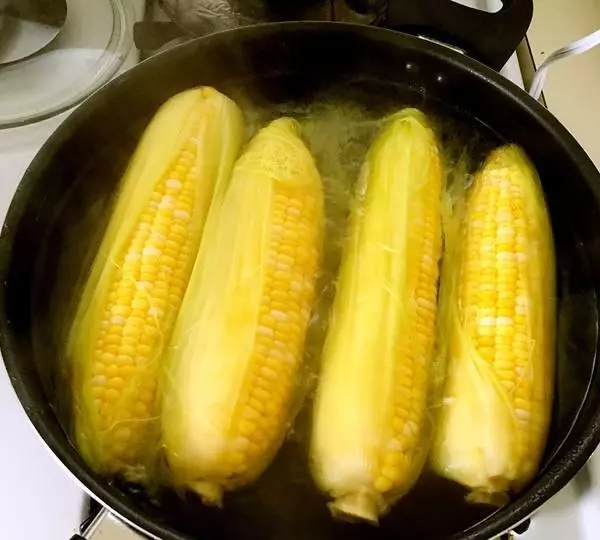 外面賣的煮玉米為什麼那麼好吃?秘訣全在「水」裡