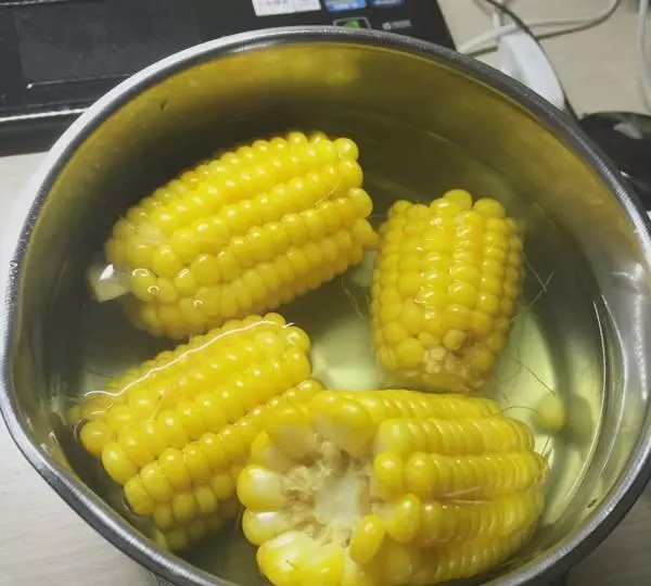 外面賣的煮玉米為什麼那麼好吃?秘訣全在「水」裡