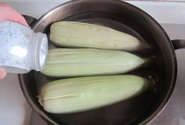 外面賣的煮玉米為什麼那麼好吃?秘訣全在「水」裡
