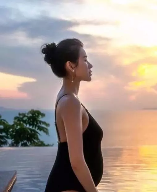 胡杏兒二胎疑又是兒子,老公三代單傳婆婆開心陪伴
