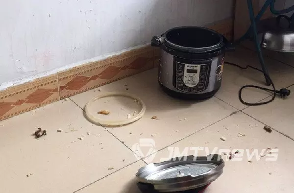 要《小心注意》氣壓鍋煮粥「」爆炸「」 女子慘被「」毀容「」