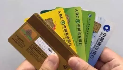 銀行卡被吞別著急,一個步驟,銀行卡自動取出,要是早知道就好了