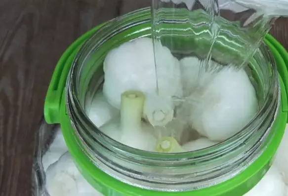 5斤大蒜,1瓶雪碧,教你一個想不到的做法,美味可口,越吃越上癮