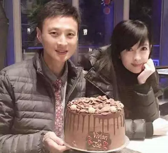 差距好大,51歲周慧敏曬與58歲葉倩文合影,不似姐妹更像母女!
