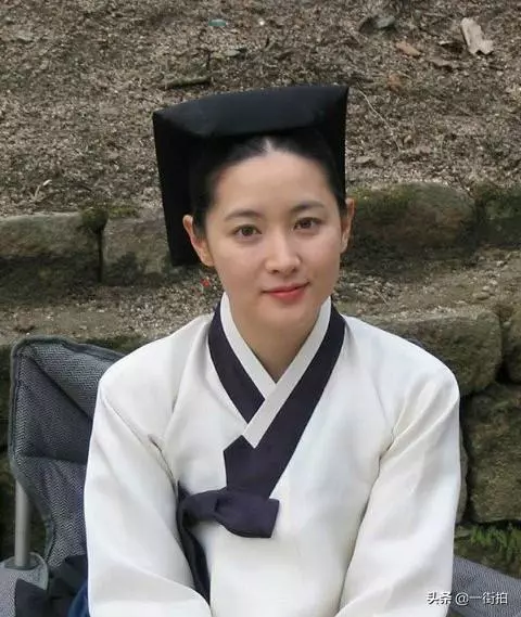 隱退15年,48歲李英愛高調回歸,網友:貨真價實「國寶美人」!