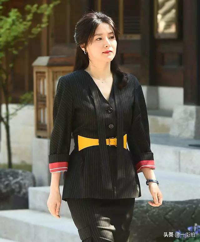 隱退15年,48歲李英愛高調回歸,網友:貨真價實「國寶美人」!