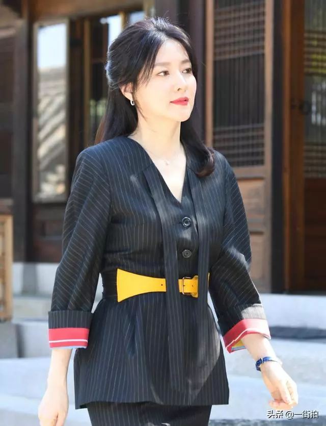 隱退15年,48歲李英愛高調回歸,網友:貨真價實「國寶美人」!