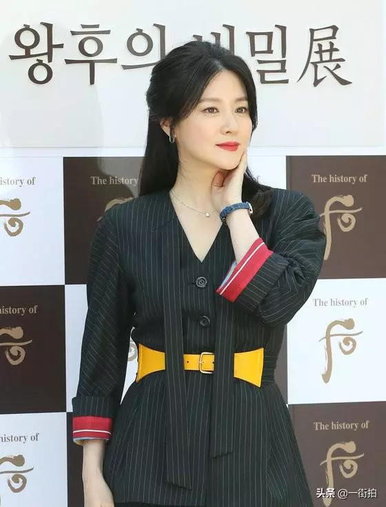 隱退15年,48歲李英愛高調回歸,網友:貨真價實「國寶美人」!