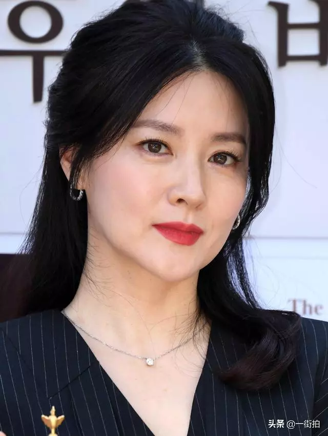 隱退15年,48歲李英愛高調回歸,網友:貨真價實「國寶美人」!