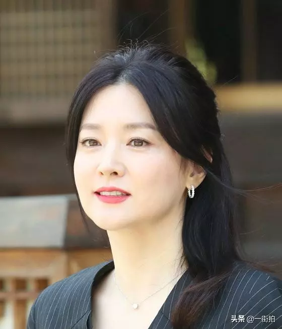 隱退15年,48歲李英愛高調回歸,網友:貨真價實「國寶美人」!