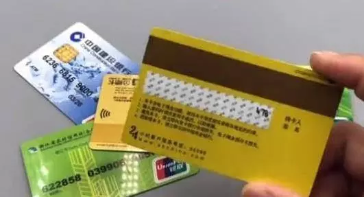 銀行卡被吞別著急,一個步驟,銀行卡自動取出,要是早知道就好了