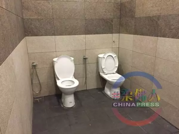 【新山】 我們一起坐馬桶便便? 快餐店廁所設計讓人羞羞! !