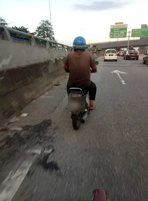 兒子拒載給50令吉添油 老翁獨騎百里看病