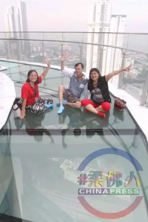 【視頻】新山新景點 Skyscape全透明空中步道 站在149公尺高看市景 !