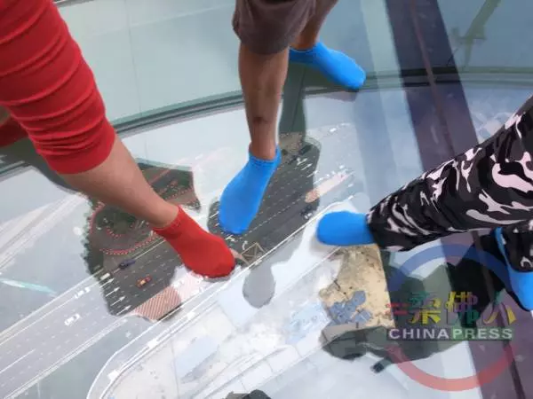 【視頻】新山新景點 Skyscape全透明空中步道 站在149公尺高看市景 !