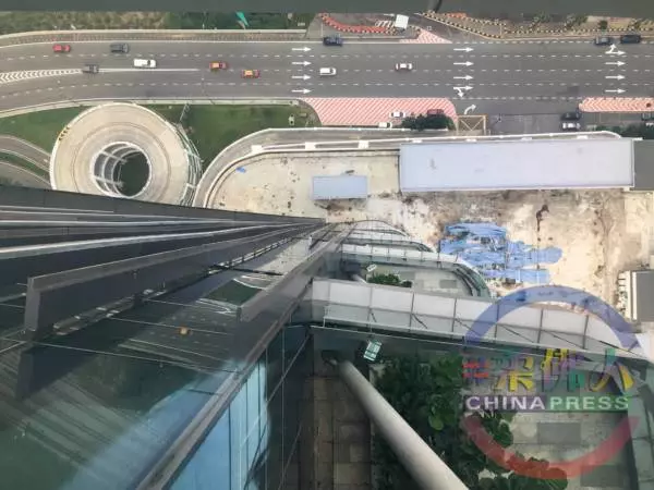 【視頻】新山新景點 Skyscape全透明空中步道 站在149公尺高看市景 !
