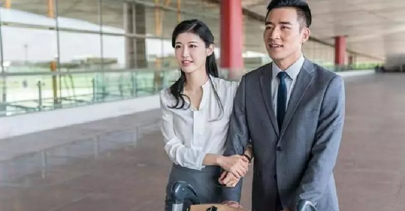 帶男友回家, 父親打我一巴掌讓我滾, 深夜收到一條信息我傻了