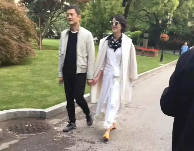 李亞鵬新女友大曝光,不止身家上億,連身材都這麼好,難怪連王菲也甘願放棄