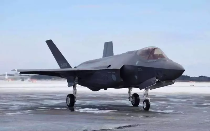 墜毀的F-35A戰機被打撈出來了,美國開始抱怨:有一國家趁火打劫