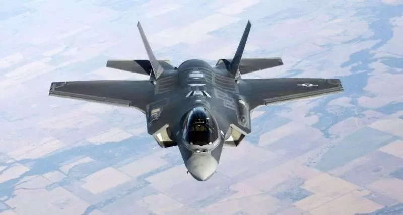 墜毀的F-35A戰機被打撈出來了,美國開始抱怨:有一國家趁火打劫