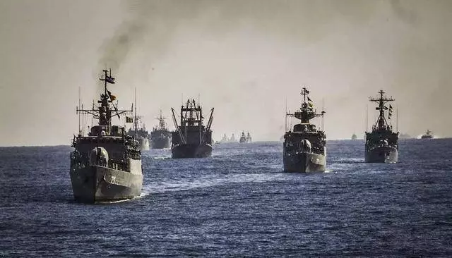 大事不妙,伊朗要偷襲中東美軍並封鎖海峽?特朗普下達緊急命令