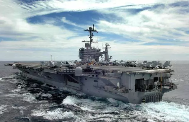 大事不妙,伊朗要偷襲中東美軍並封鎖海峽?特朗普下達緊急命令