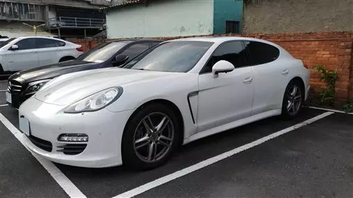 千萬保時捷「5萬起標沒人要」車子還全新 破舊小貨車「發不動大家搶著要」網全傻眼