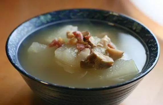 食療【降低尿酸】很好的2種蔬菜,每天吃一點,兩周後身體發生可喜的改變!(試試看很有效)